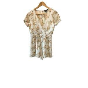 NWOT FOREVER 21 Cream Floral Print V Neck Short Sleeve Short Romper M
